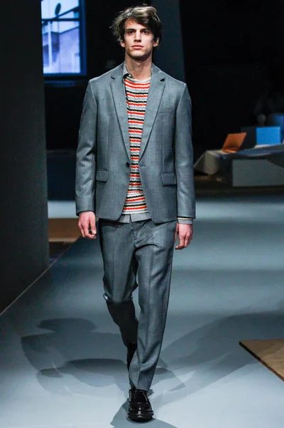 Look 16